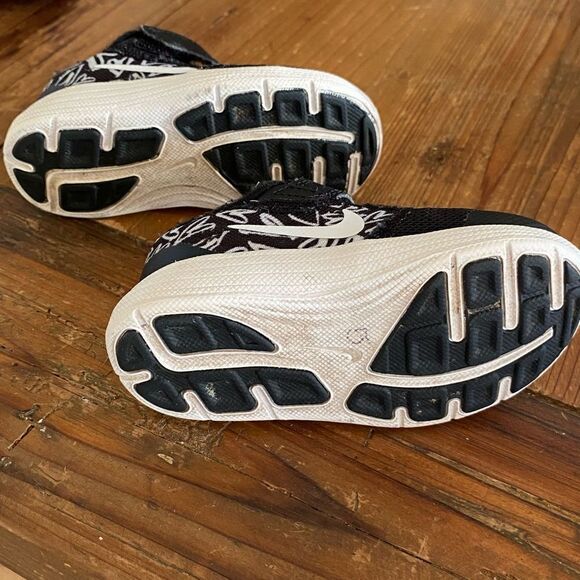 Nike Revolution 3 Print TD Black Hearts Infant Toddler Running Shoe Size 5 - Picture 8 of 8